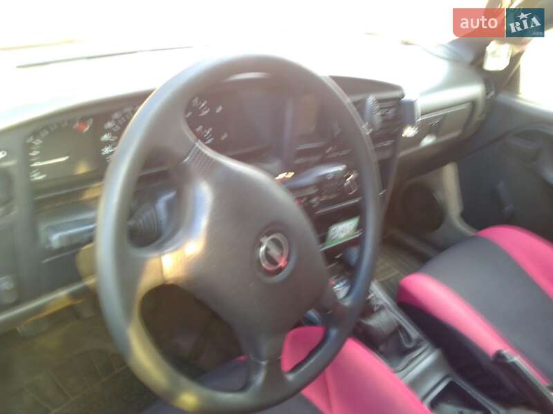 Седан Opel Omega 1988 в Сколе