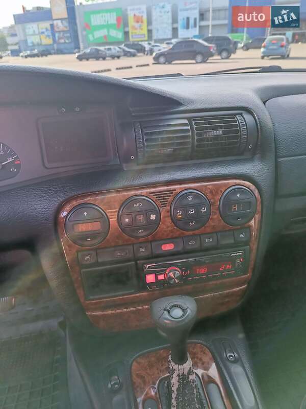 Седан Opel Omega 1997 в Днепре