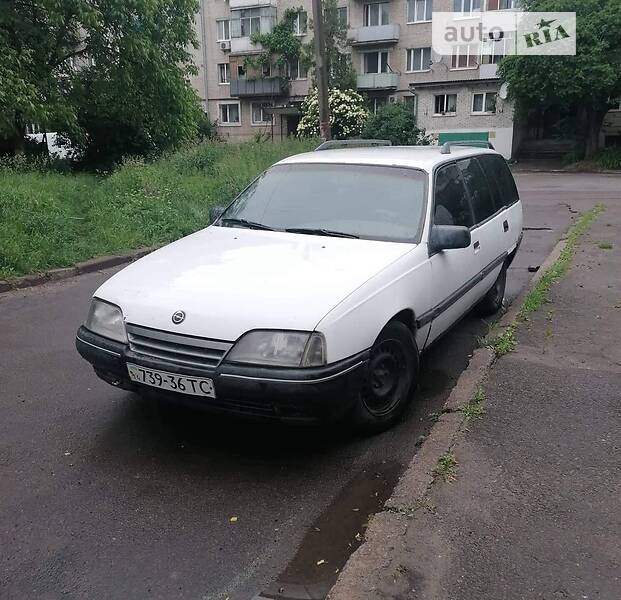 Универсал Opel Omega 1990 в Львове