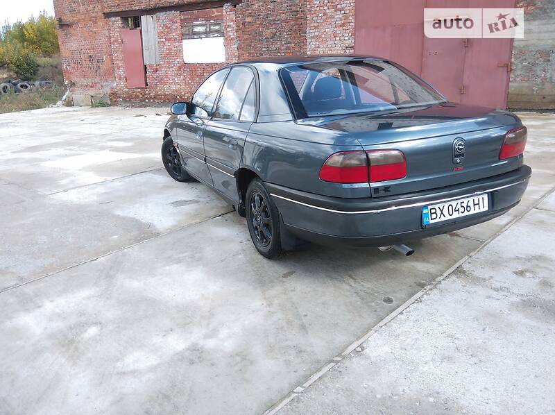 Седан Opel Omega 1995 в Городке