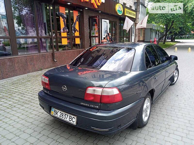 Седан Opel Omega 2000 в Ровно