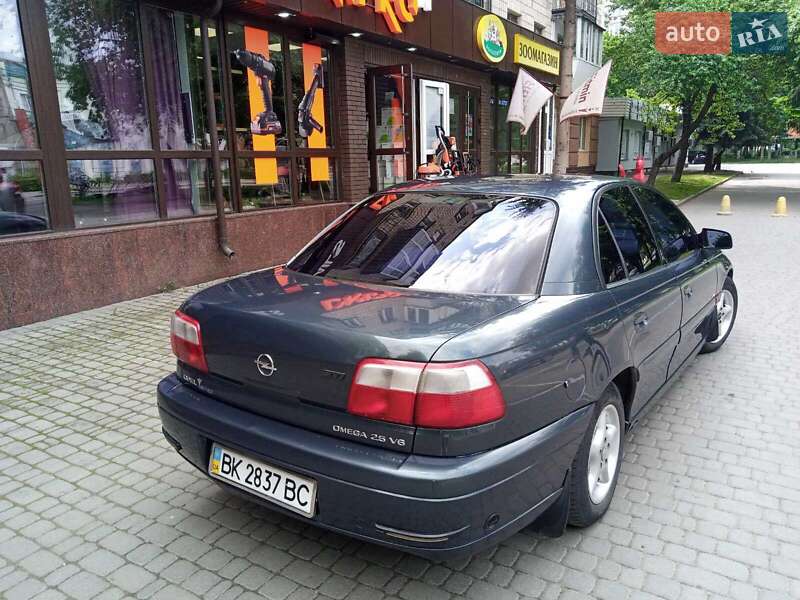 Седан Opel Omega 2000 в Ровно