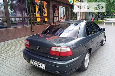 Седан Opel Omega 2000 в Ровно