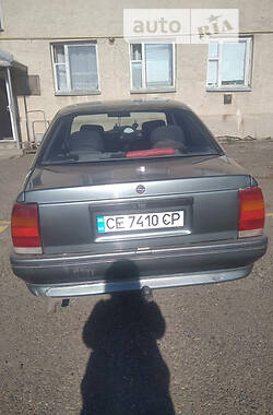 Седан Opel Omega 1987 в Кельменцах