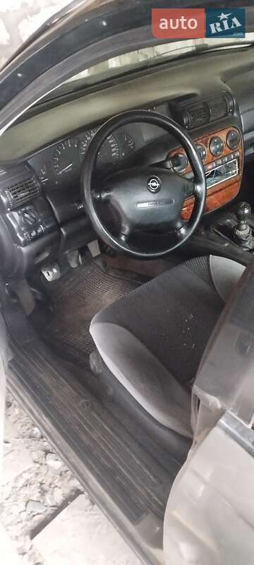 Седан Opel Omega 1996 в 