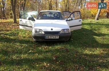 Седан Opel Omega 1989 в Бершади