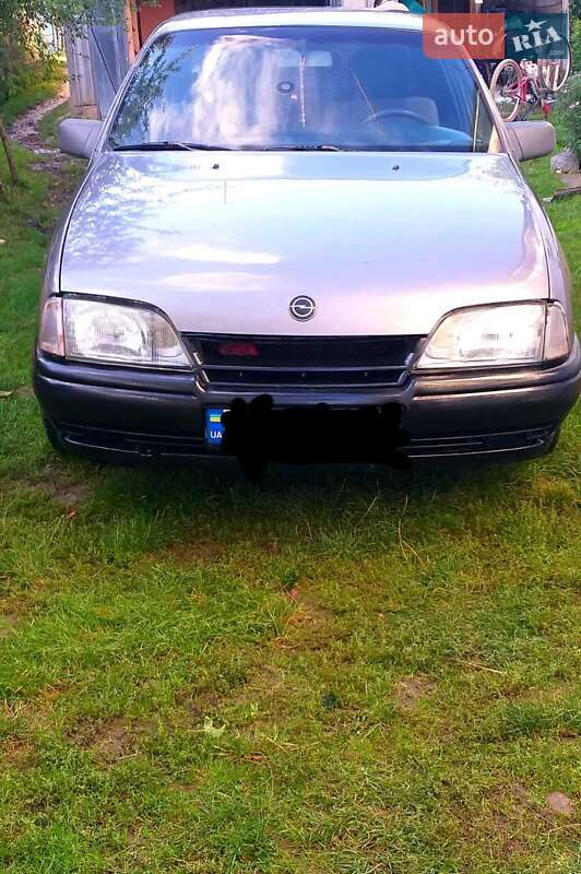 Седан Opel Omega 1987 в Новій Ушиці