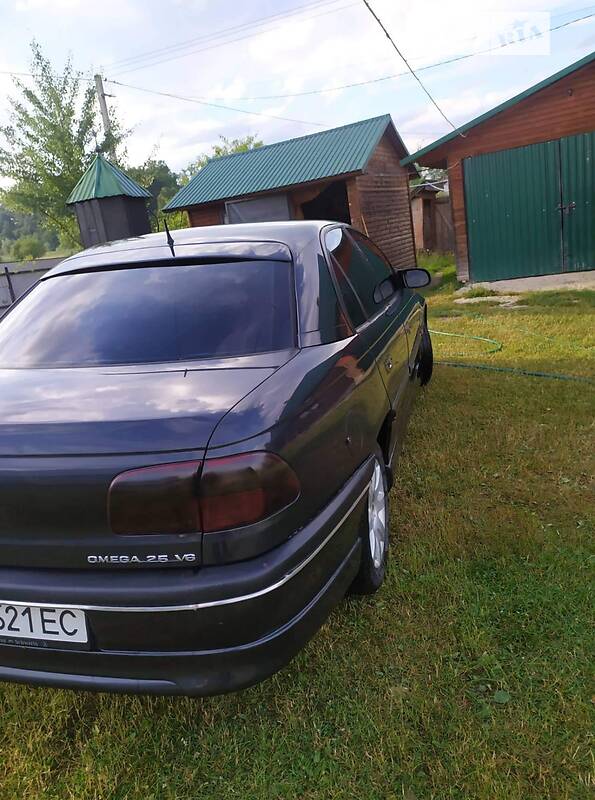 Седан Opel Omega 1998 в Черновцах