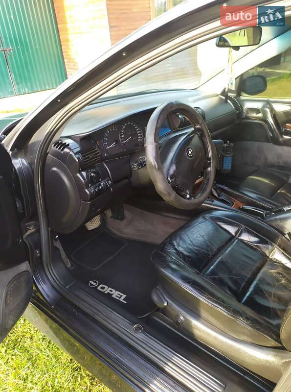 Седан Opel Omega 1998 в Чернівцях