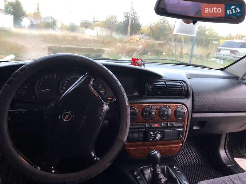 Седан Opel Omega 1996 в Коблеве