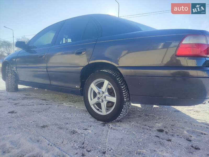 Седан Opel Omega 2000 в Ковелі