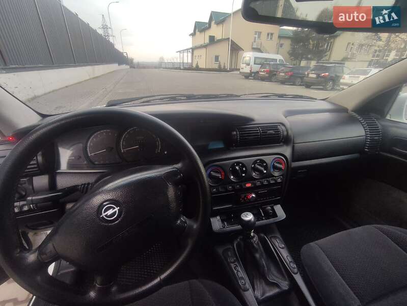 Седан Opel Omega 1994 в Рожище