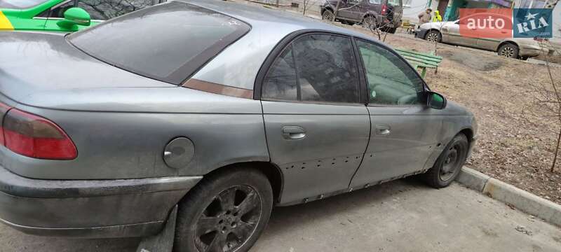 Седан Opel Omega 1994 в Чугуеве