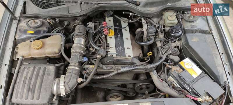 Седан Opel Omega 1994 в Чугуеве