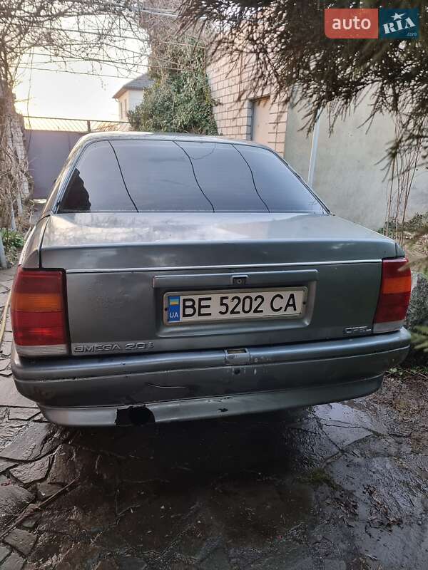 Седан Opel Omega 1988 в Николаеве
