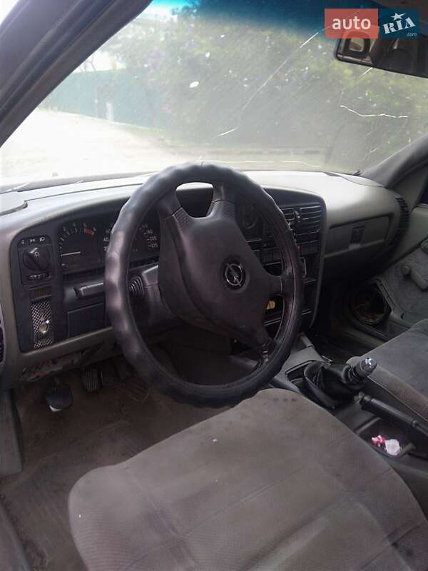 Седан Opel Omega 1990 в Запоріжжі