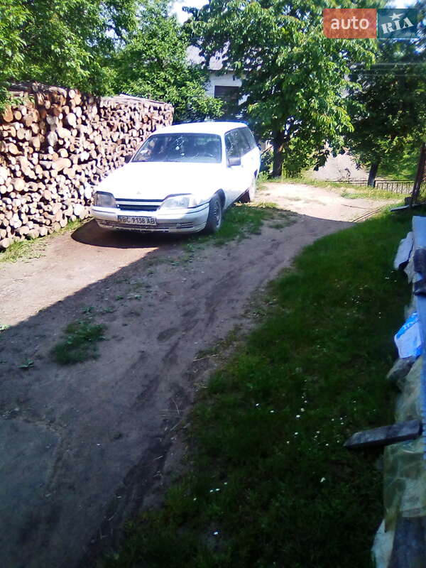 Универсал Opel Omega 1987 в Перечине