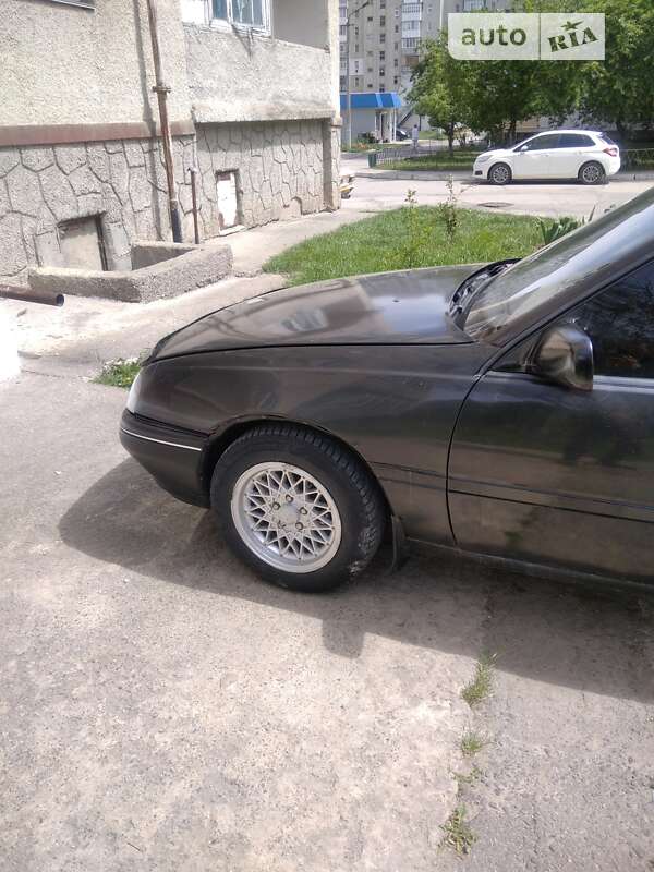 Седан Opel Omega 1988 в Новоднестровске