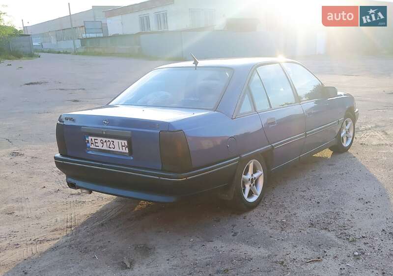 Седан Opel Omega 1987 в Верхнеднепровске