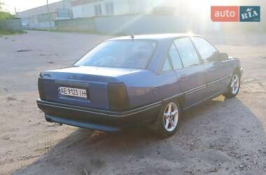 Седан Opel Omega 1987 в Верхнеднепровске