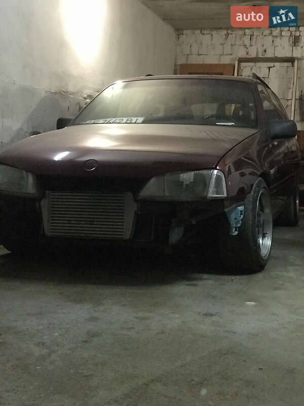 Универсал Opel Omega 1990 в Черновцах