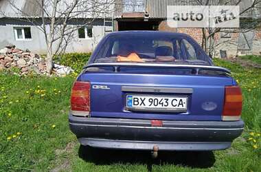Седан Opel Omega 1989 в Новой Ушице