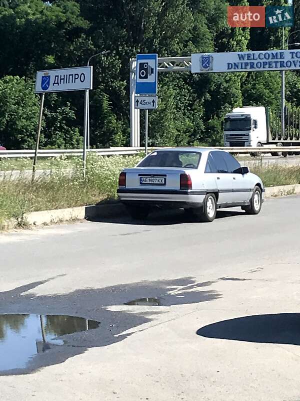 Седан Opel Omega 1989 в Днепре