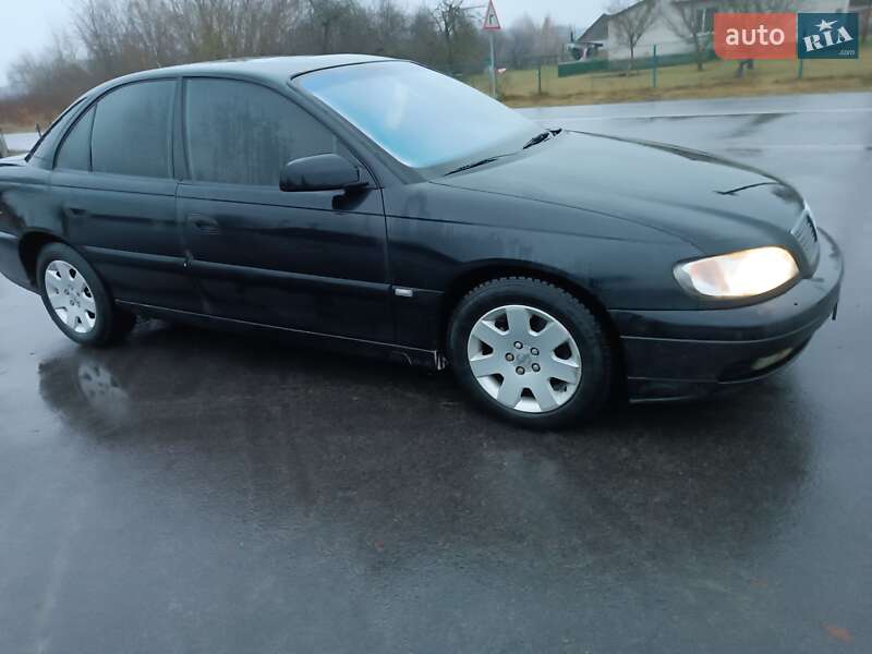 Седан Opel Omega 2000 в Шацьку