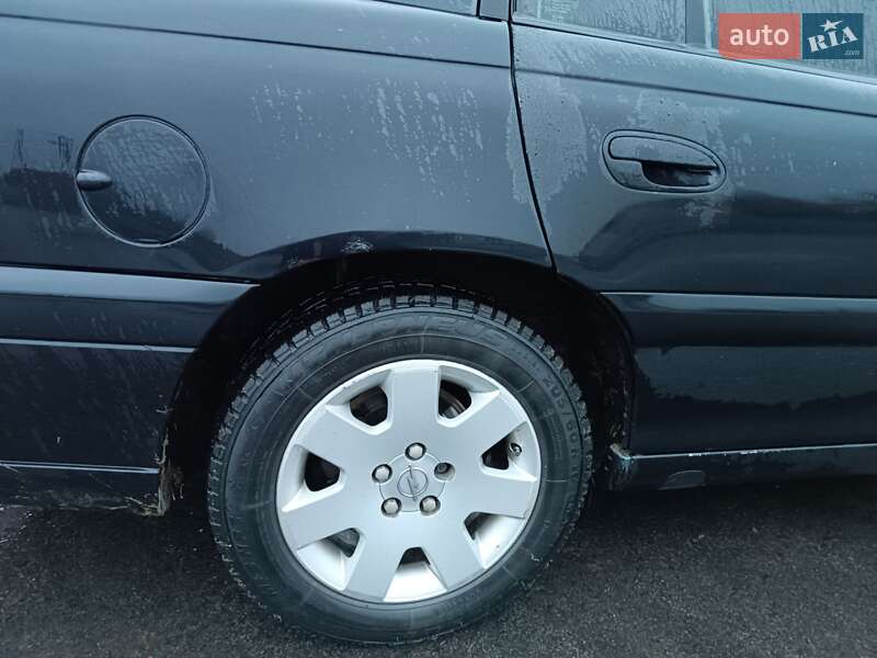 Седан Opel Omega 2000 в Шацьку