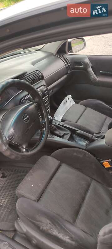 Седан Opel Omega 1999 в Запорожье