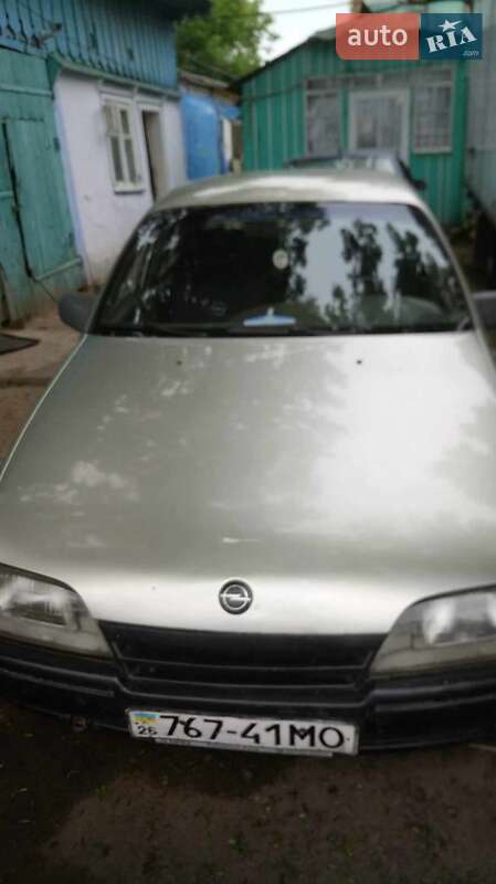 Седан Opel Omega 1988 в Черновцах