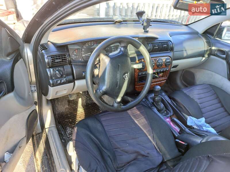 Седан Opel Omega 1996 в Черновцах