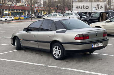 Седан Opel Omega 1997 в Первомайске