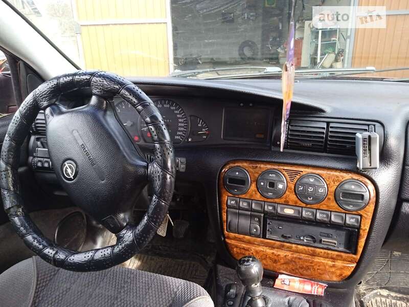 Седан Opel Omega 1996 в Костополе