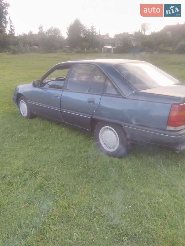 Седан Opel Omega 1989 в Пустомитах