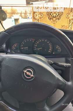 Седан Opel Omega 2002 в Одессе