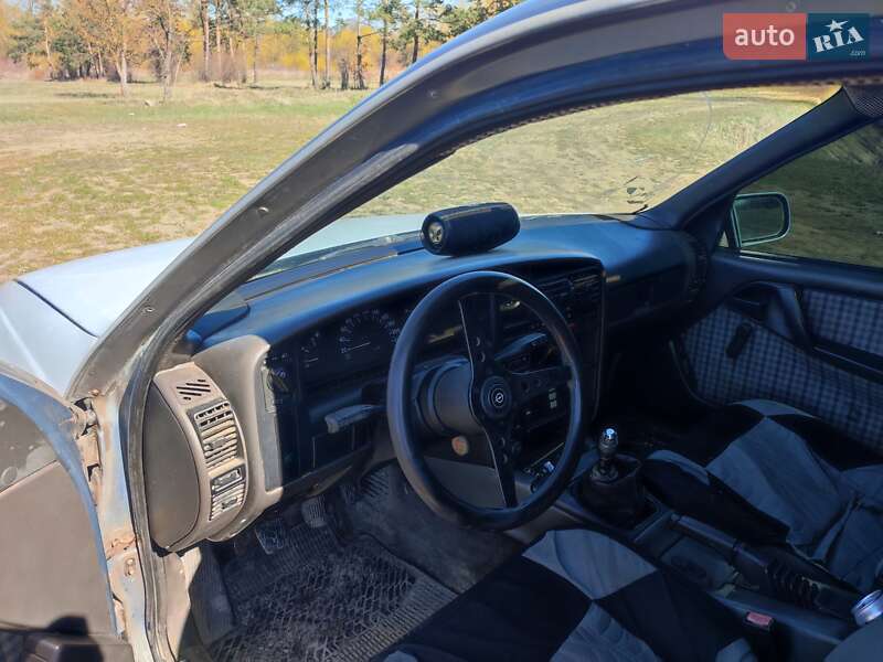 Универсал Opel Omega 1988 в Хотине