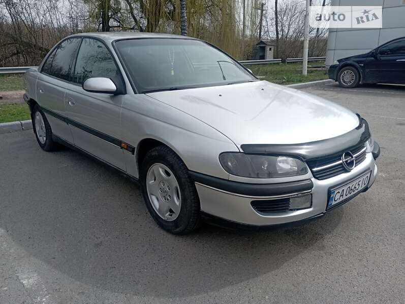 Седан Opel Omega 1998 в Смілі