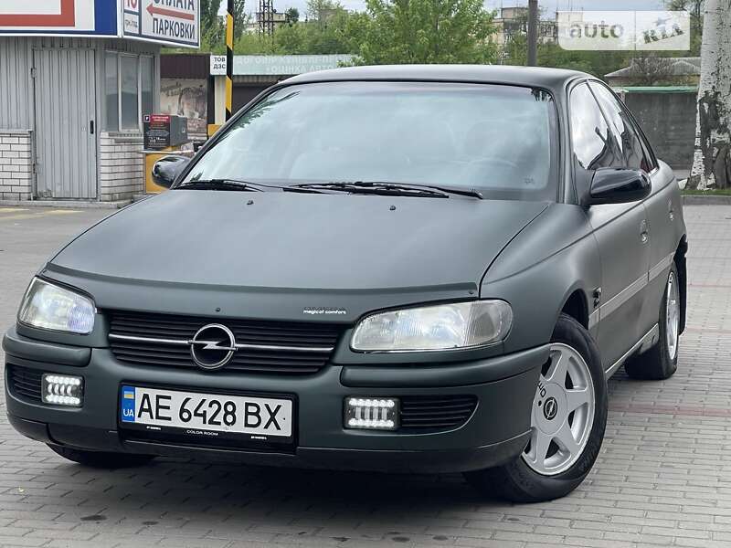 Седан Opel Omega 1996 в Днепре