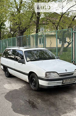 Универсал Opel Omega 1990 в Киеве