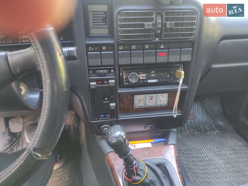 Седан Opel Omega 1993 в Пісочині