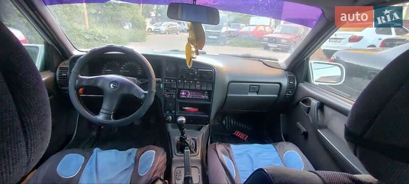 Седан Opel Omega 1990 в Ужгороді