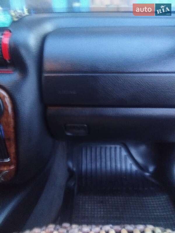 Седан Opel Omega 1998 в Киеве