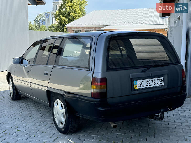 Универсал Opel Omega 1987 в Дрогобыче