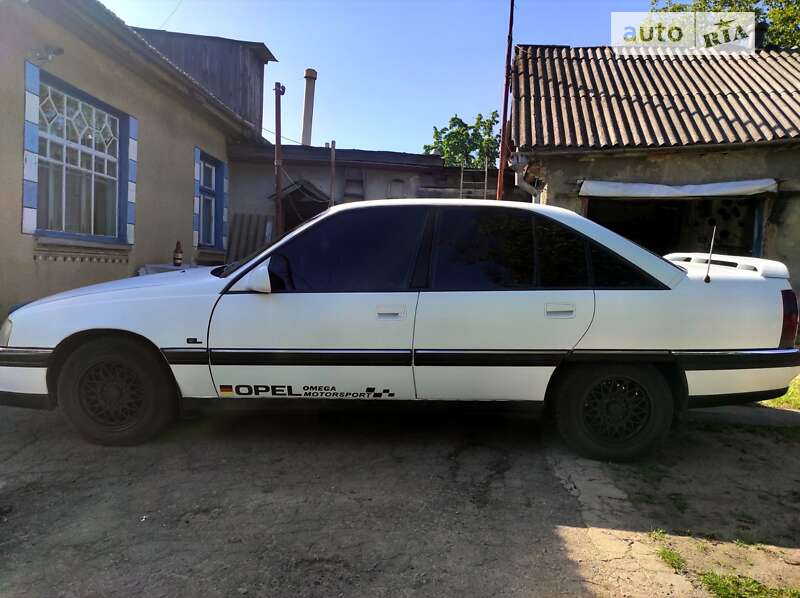Седан Opel Omega 1993 в Кременчуге