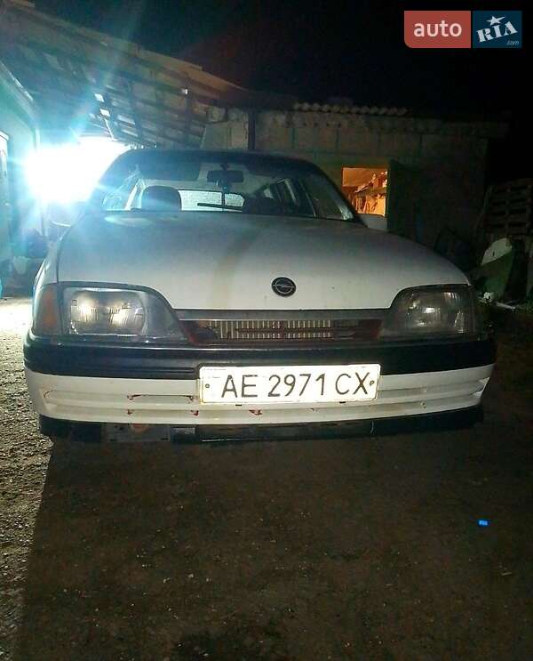 Универсал Opel Omega 1991 в Днепре