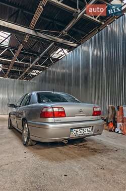 Седан Opel Omega 2000 в Чернівцях