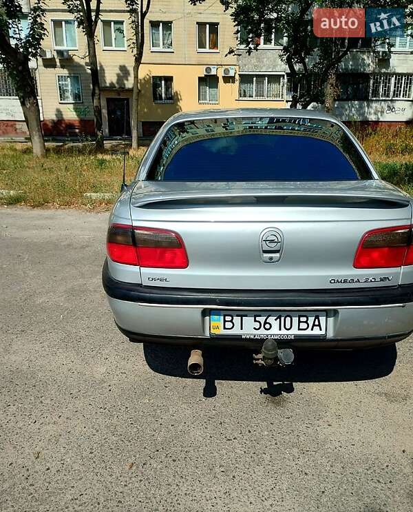 Седан Opel Omega 1999 в Днепре