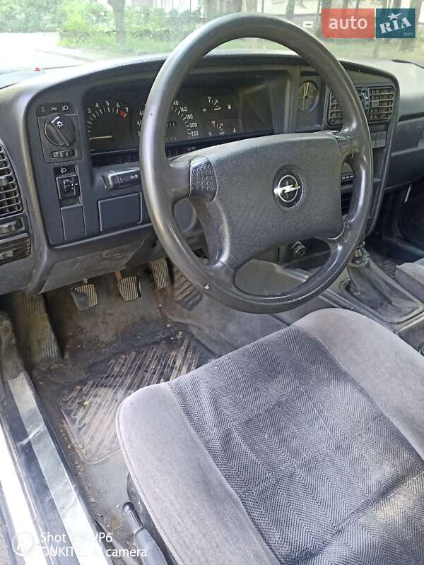 Седан Opel Omega 1993 в Днепре
