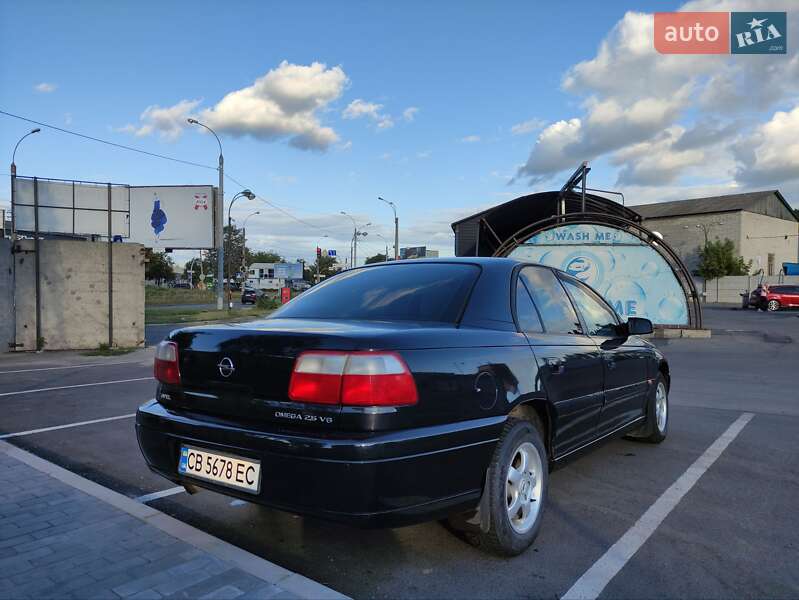Седан Opel Omega 2000 в Чернігові